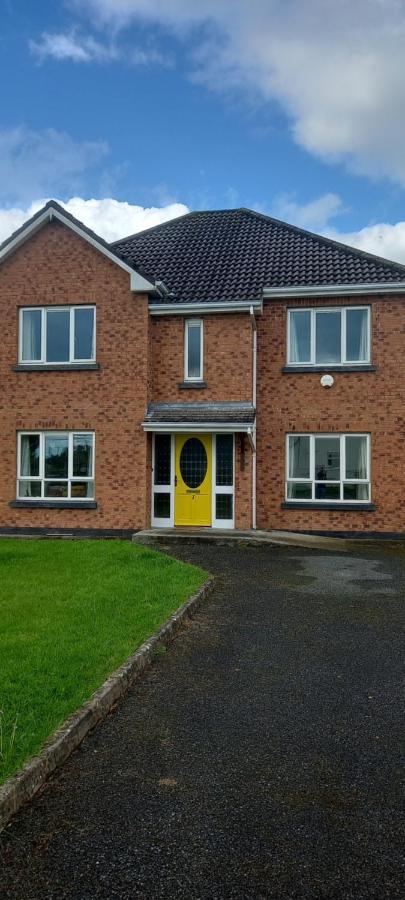1 Cartrun Breac N39D7H6 Opposite Longford Rugby Club - See The Yellow Door Exterior foto