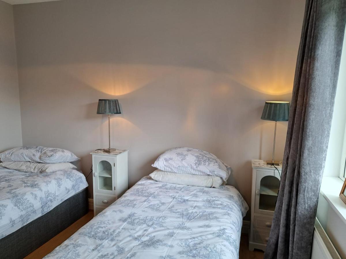 1 Cartrun Breac N39D7H6 Opposite Longford Rugby Club - See The Yellow Door Exterior foto
